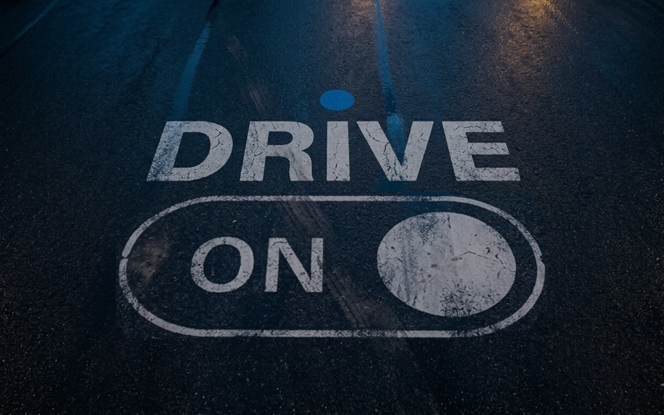 Drive ON SA logo peint au sol asphalte - location voiture sans caution